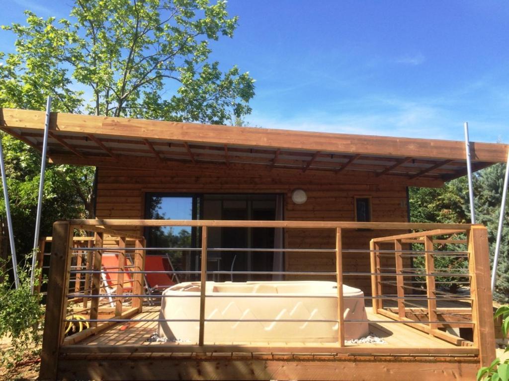 Camping Les Hautes Prairies Lourmarin Esterno foto