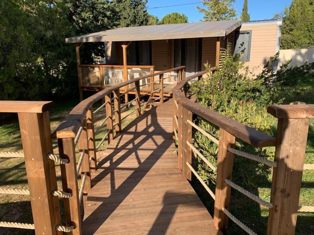 Camping Les Hautes Prairies Lourmarin Esterno foto