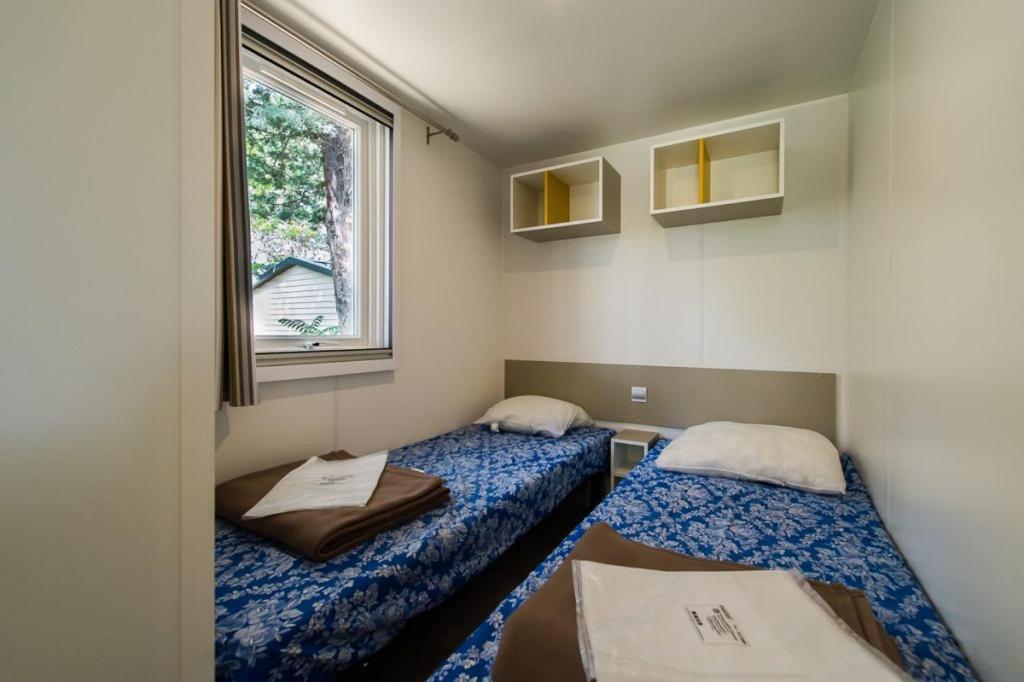 Camping Les Hautes Prairies Lourmarin Esterno foto