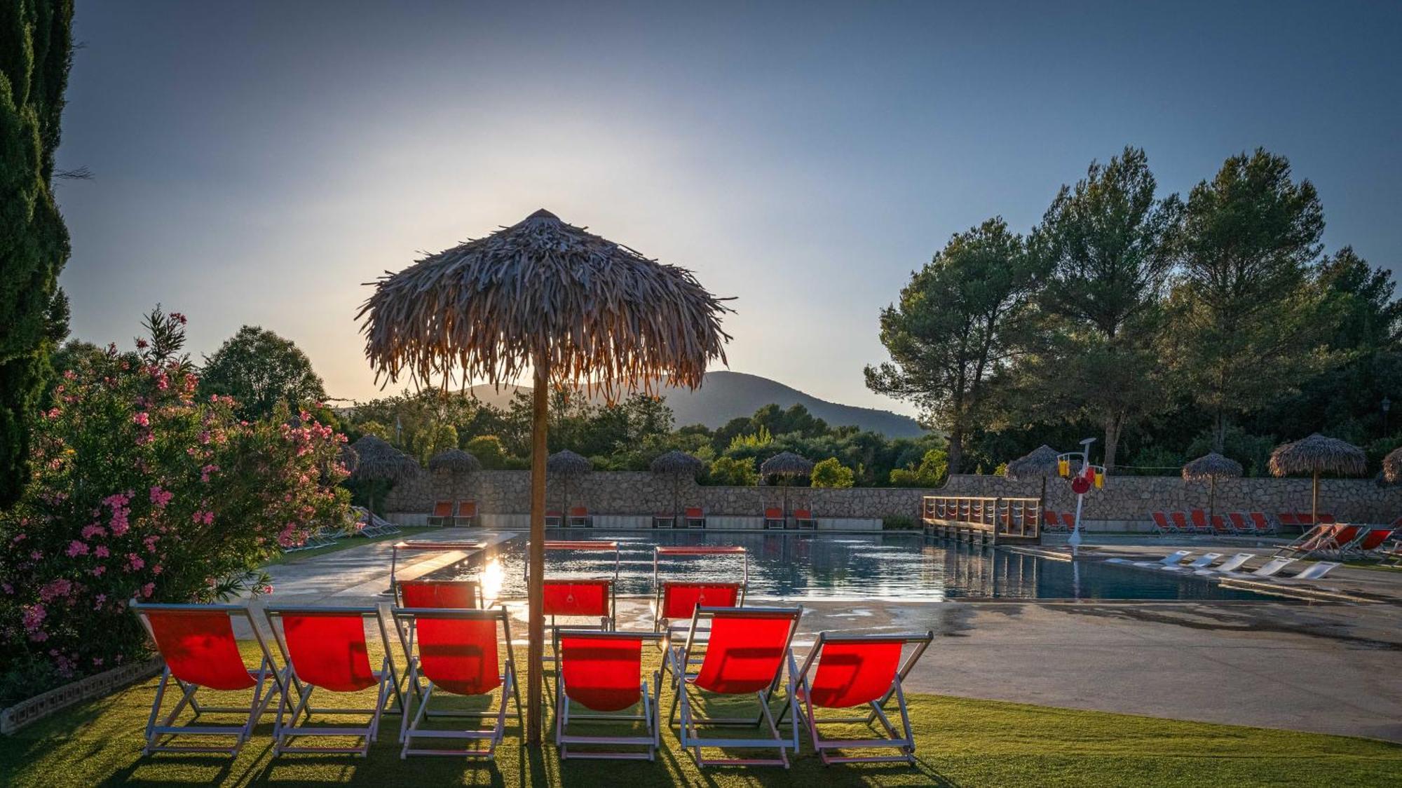 Camping Les Hautes Prairies Lourmarin Esterno foto