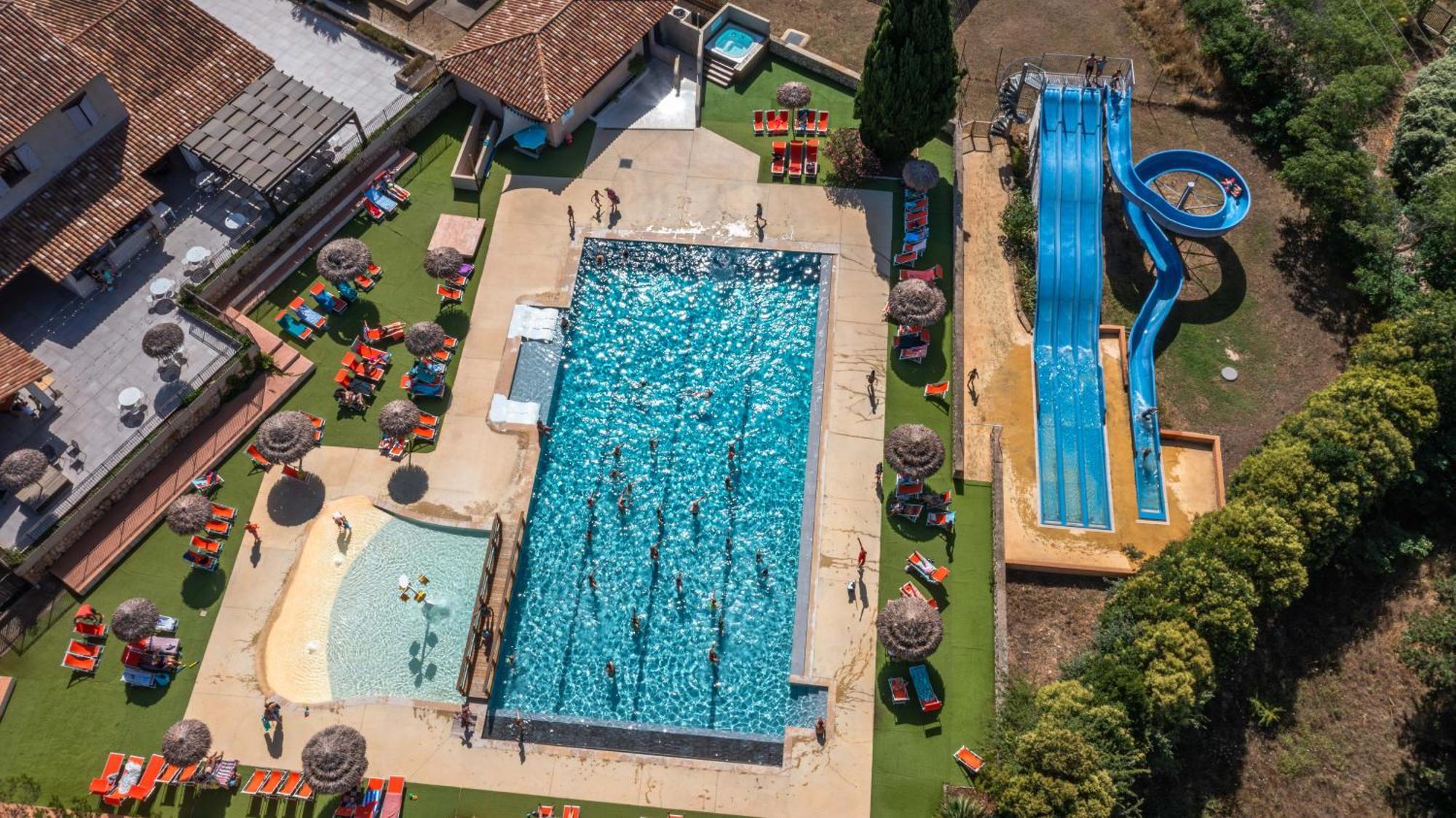 Camping Les Hautes Prairies Lourmarin Esterno foto