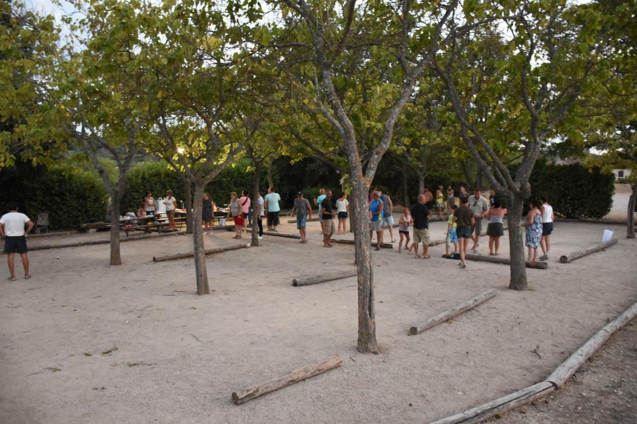 Camping Les Hautes Prairies Lourmarin Esterno foto